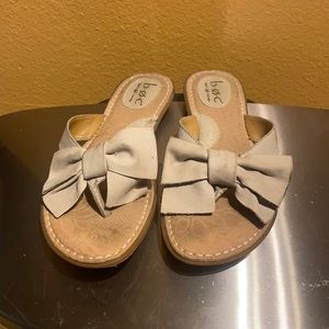 boc thong sandals with suede bow size 8